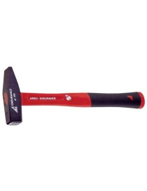 Manico in materiale sintetico ad impugnatura antiscivolo, testa forgiata in acciaio C45, temprata ad induzione, verniciata a pol