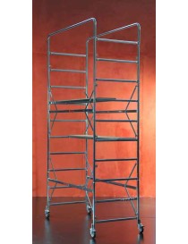 In acciaio zincato, H m 1,90 con una sola alzata e con due può arrivare fino a m 3,00. È perfetto per i lavori di imbiancatura